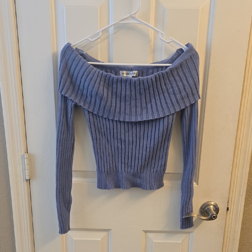 Off-Shoulder Ribbed Sweater in Blue